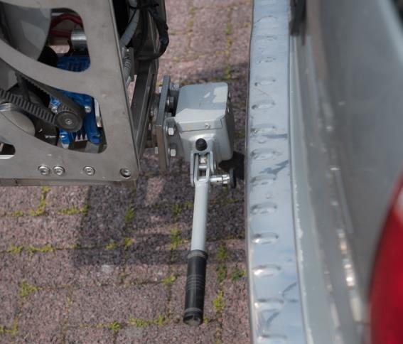 Fig. 4 Mounting lever in horizontal, locked position