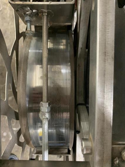 Fig. 27 Adjusting pre-tension with threaded rod and lock nuts