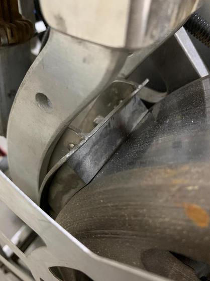 Fig. 28 Brake pad thickness