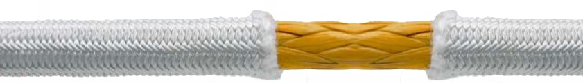 Nahaufnahme des DynStrenght Schleppseils: heller Polyester-Mantel mit freigelegtem gelben UHMWPE-Kern